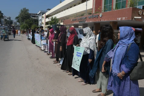 জলবায়ু ন্যায়বিচারের দাবিতে নোয়াখালীতে মানববন্ধন